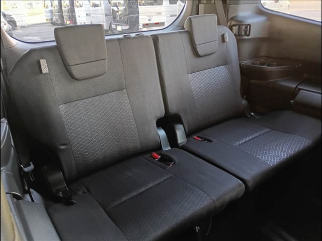 Toyota Voxy 12
