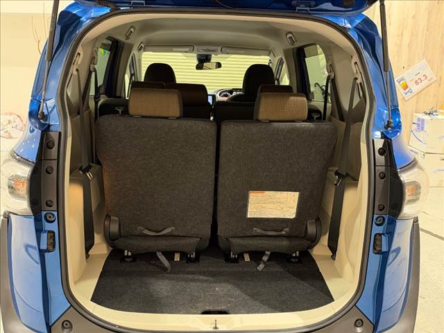 Toyota Sienta 11