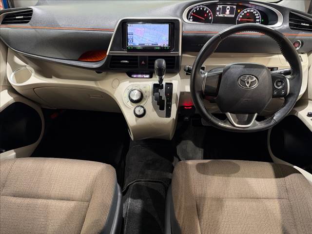 Toyota Sienta 3