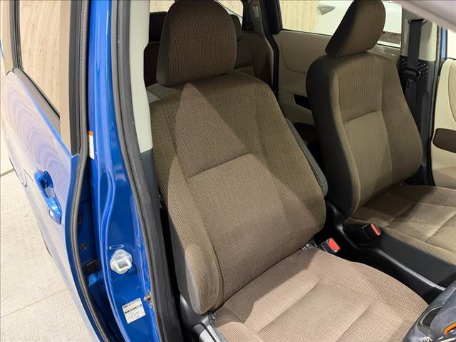 Toyota Sienta 8
