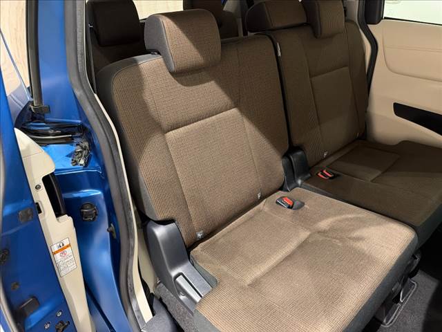 Toyota Sienta 9