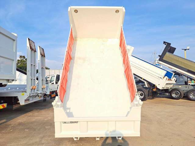 Mitsubishi Fuso Canter 10
