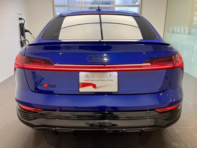 Audi Q8 Sportback e-tron 4