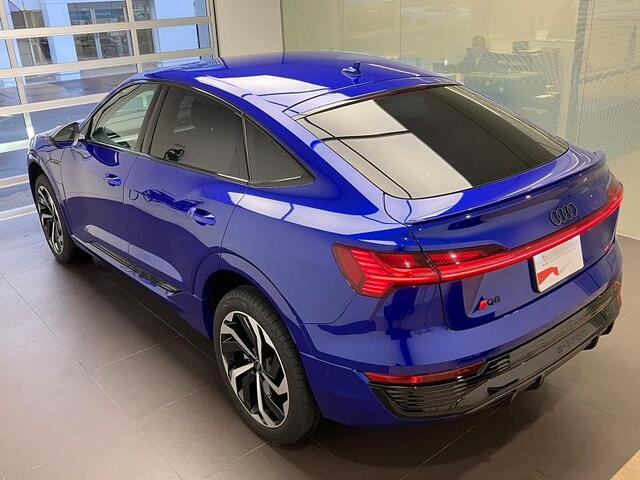 Audi Q8 Sportback e-tron 8