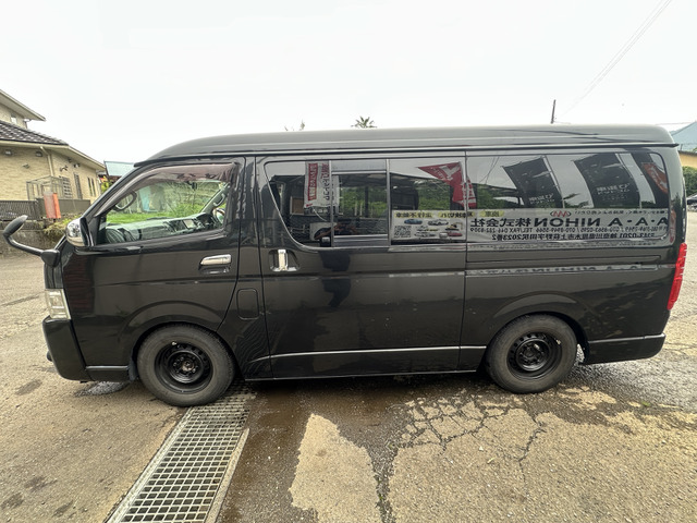 Toyota Hiace Van 4