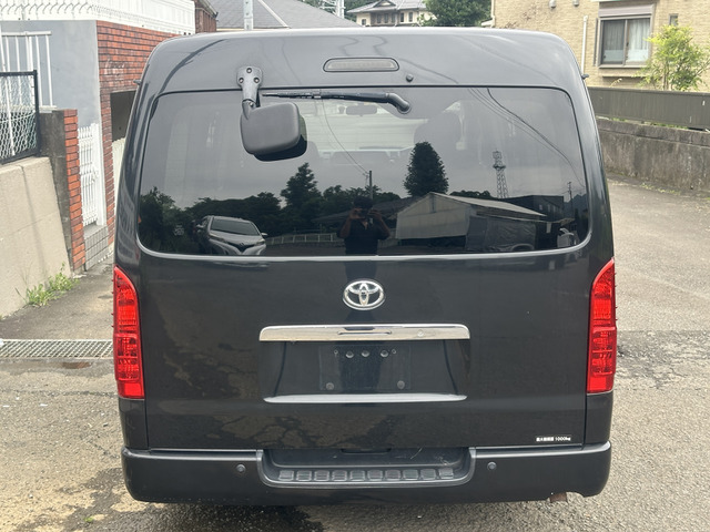Toyota Hiace Van 6