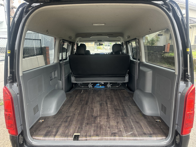 Toyota Hiace Van 8