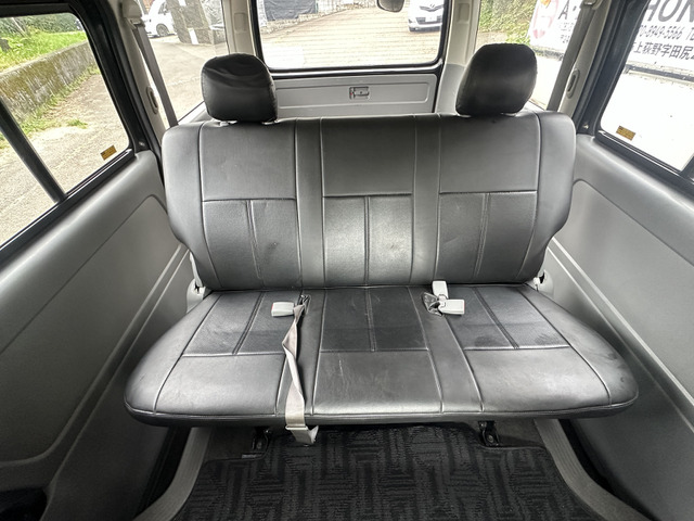 Toyota Hiace Van 9