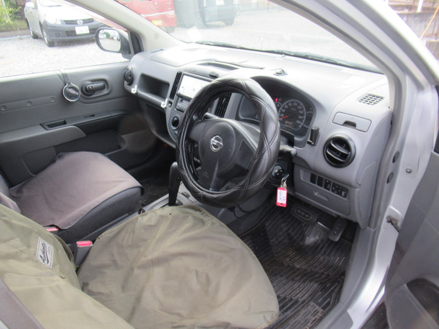 Nissan AD 5