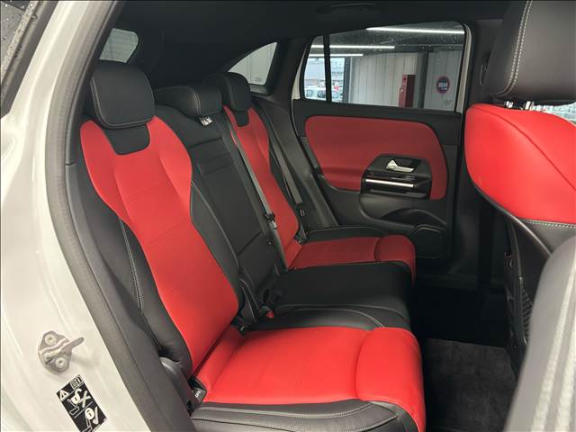 Mercedes-Benz GLA-Class 8