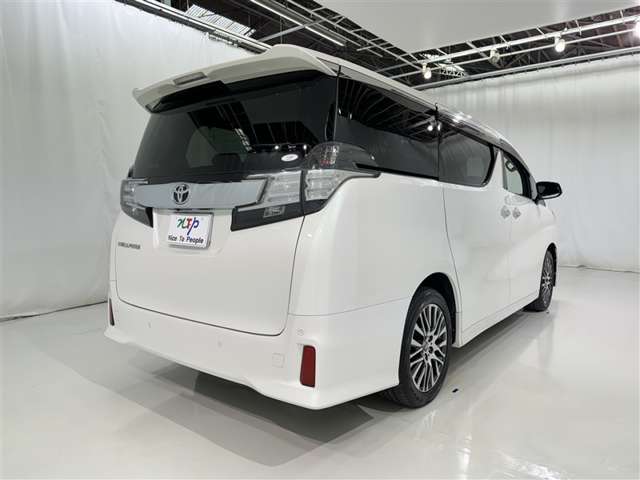 Toyota Vellfire 7