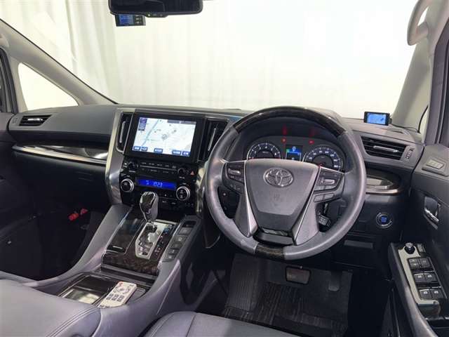 Toyota Vellfire 9