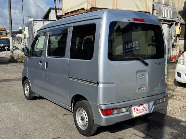 Daihatsu Hijet Cargo 6