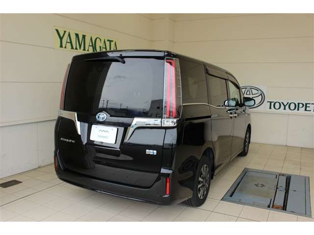 Toyota Esquire 3