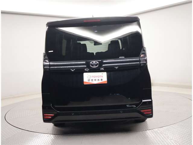 Toyota Voxy 4