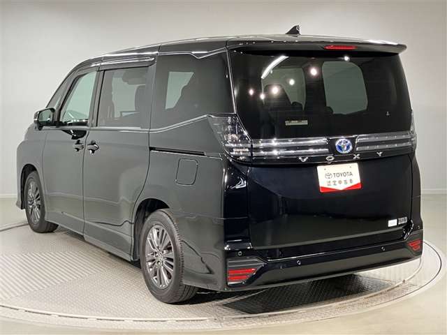 Toyota Voxy 4