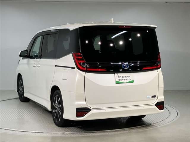 Toyota Noah 4