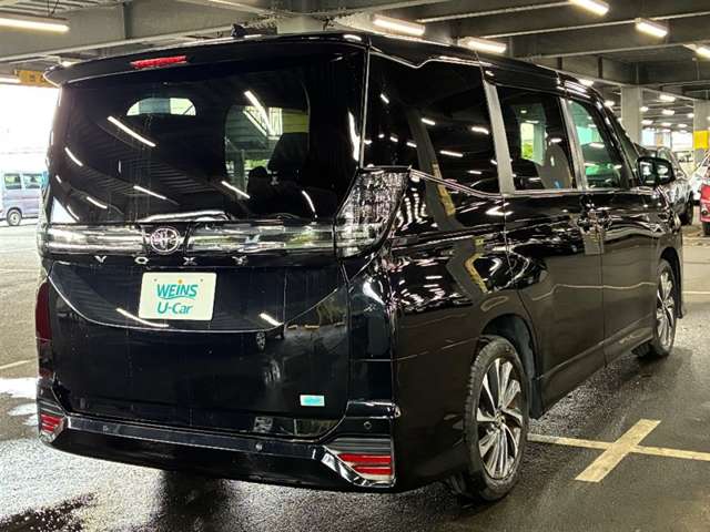 Toyota Voxy 6