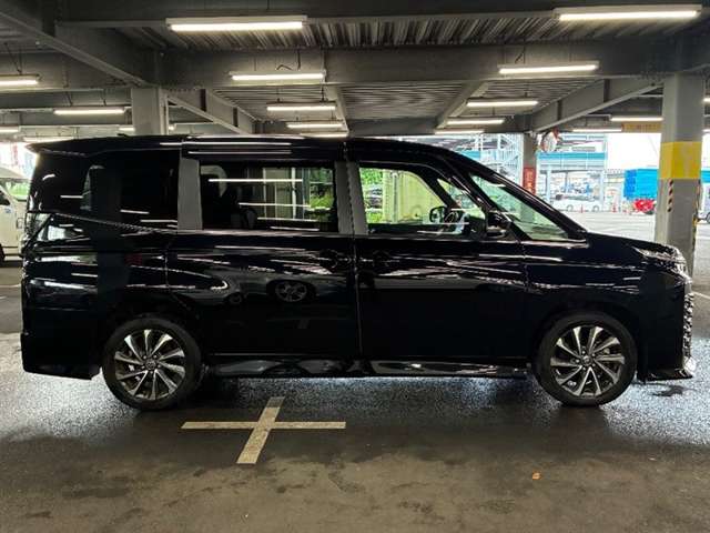 Toyota Voxy 7