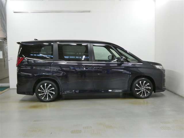 Toyota Noah 4