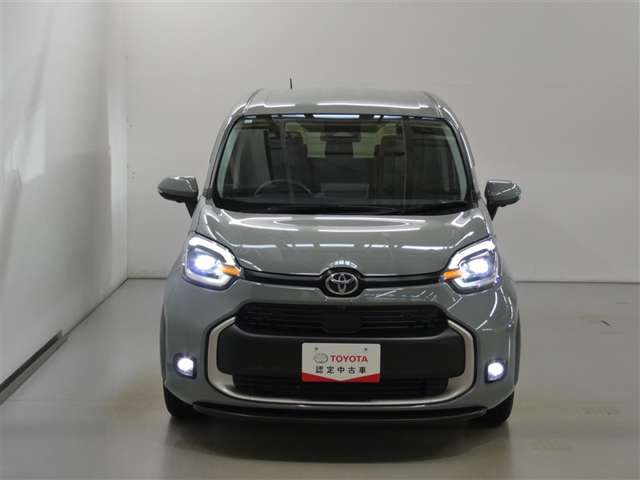 Toyota Sienta 3