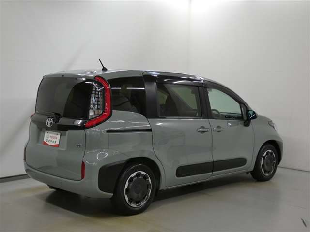 Toyota Sienta 5
