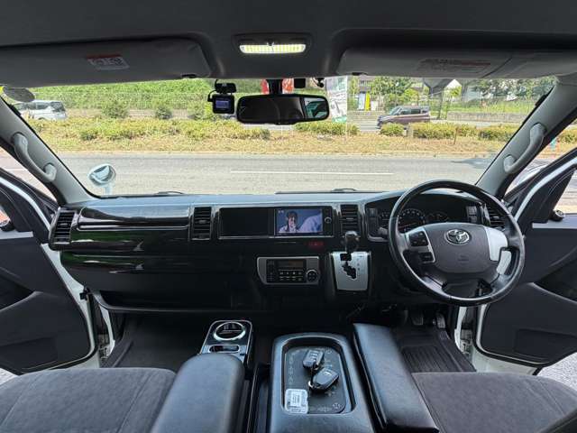 Toyota Hiace 7