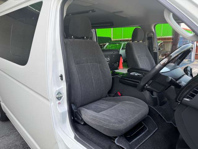 Toyota Hiace 8