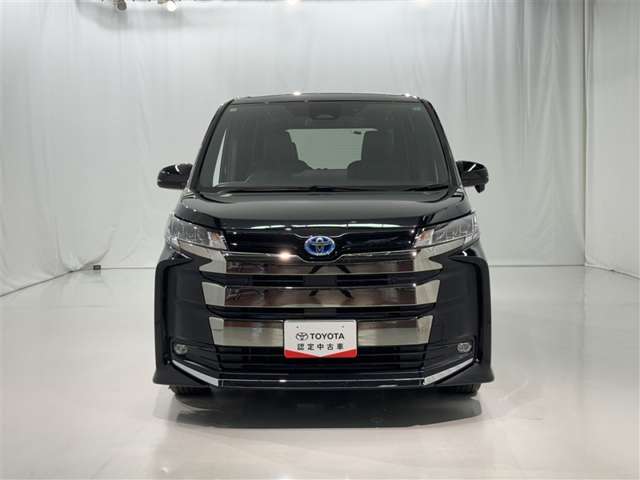 Toyota Noah 4