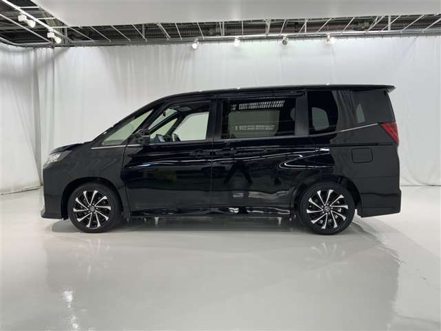 Toyota Noah 5