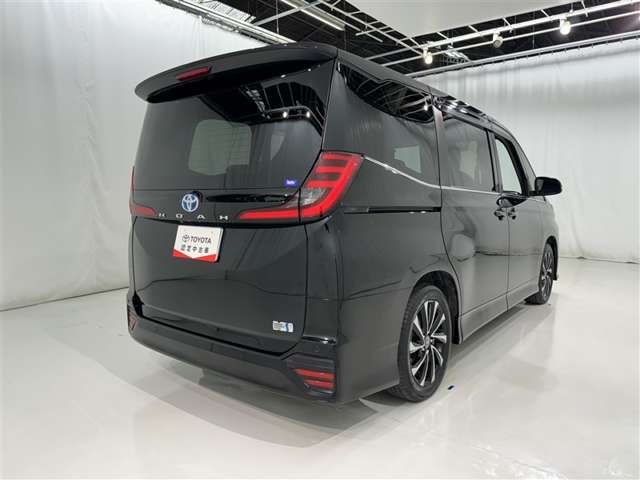 Toyota Noah 7
