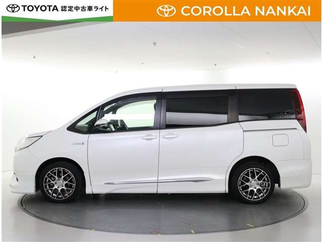 Toyota Noah 5