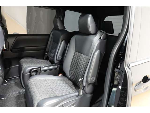 Toyota Voxy 7