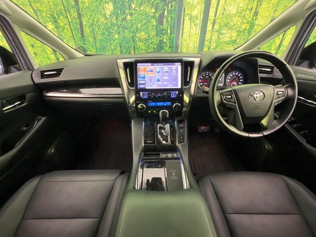 Toyota Vellfire 2
