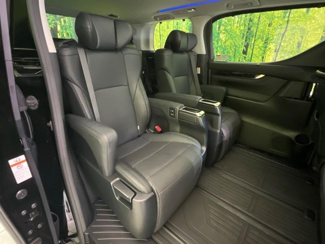 Toyota Vellfire 9