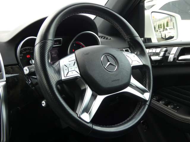 Mercedes-Benz MClass 8