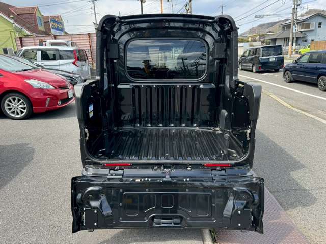 Daihatsu Hijet Deck Van 11
