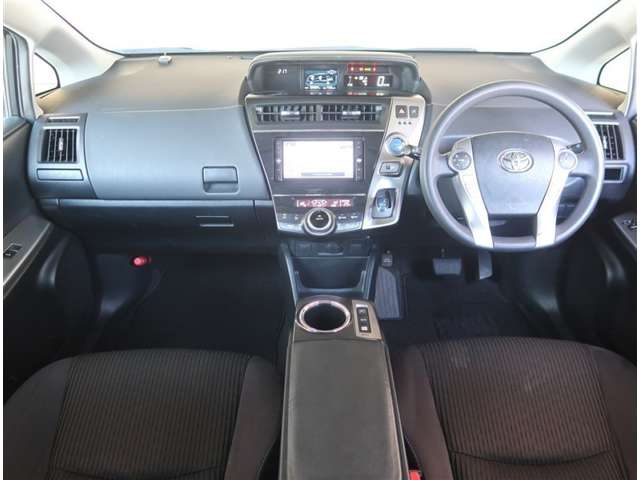 Toyota Prius α 11