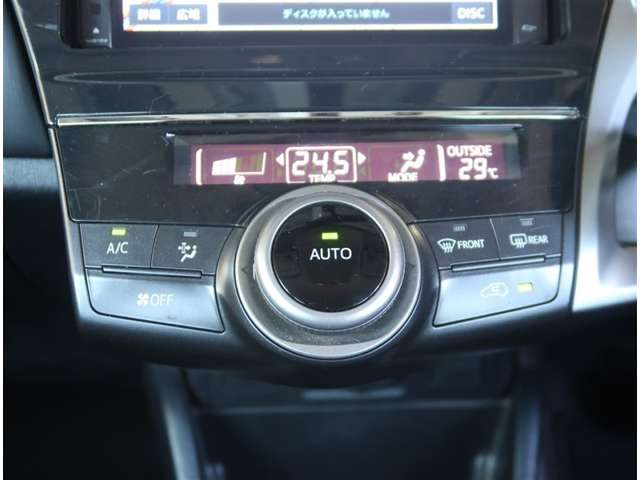 Toyota Prius α 12