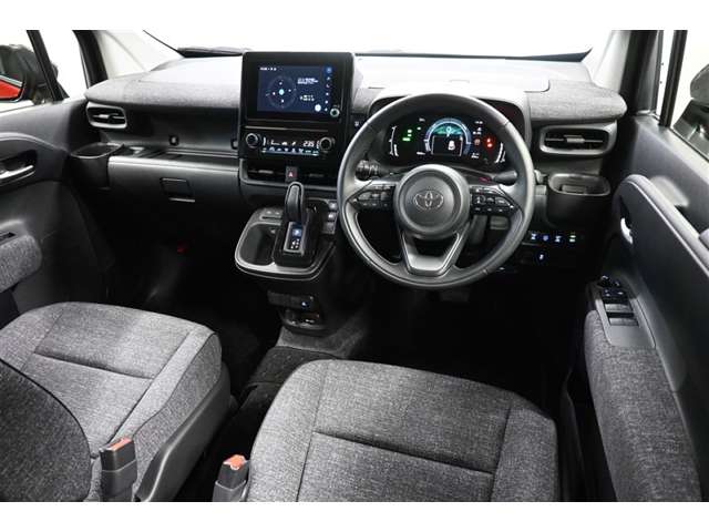 Toyota Sienta 4