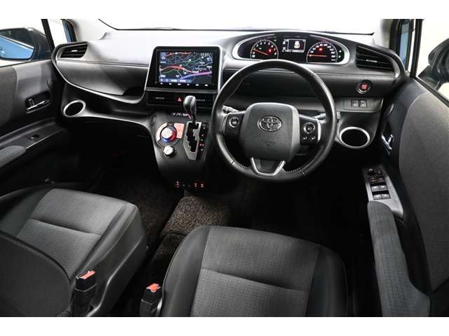 Toyota Sienta 4