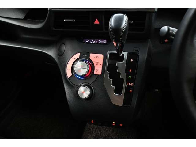 Toyota Sienta 10