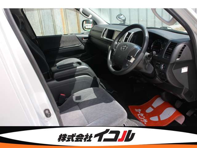 Toyota Hiace 2