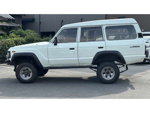 Toyota Land Cruiser 60 11