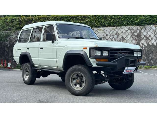 Toyota Land Cruiser 60 2