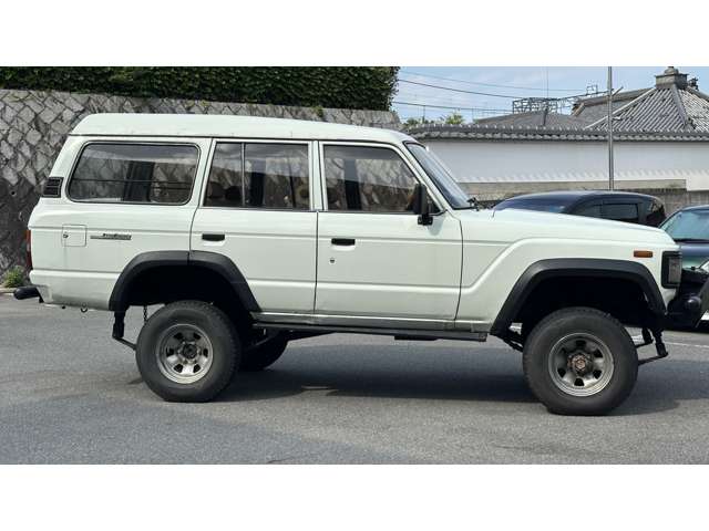Toyota Land Cruiser 60 7