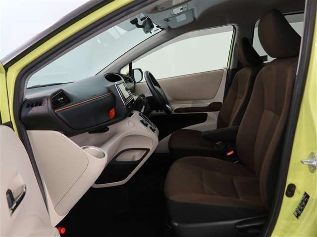 Toyota Sienta 11