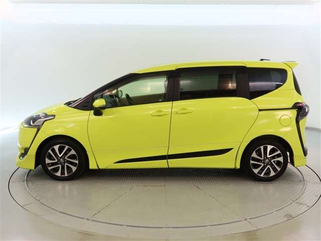 Toyota Sienta 3