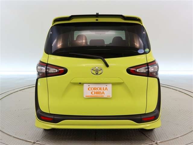 Toyota Sienta 4