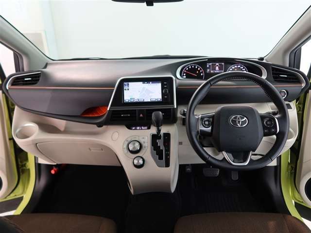 Toyota Sienta 8